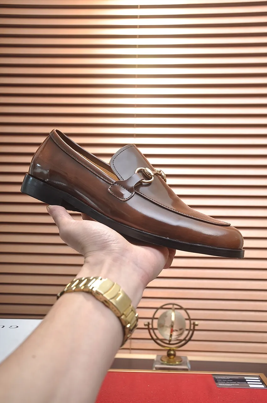 Factory price 540💶Italian top luxury men's shoe giant (GUCCI) (Gucci) (full cowhide lining) new arrival🍃Original European style🔰 Pleasant to the eye😍In order to make the shoes more durable and non-deformable🌀The production continues to follow traditional methods but there is still no lack of innovation💪The original sheepskin is chosen for the leather♻️Smooth, natural and exceptionally bright⭐Made of imported cowhide The rich man’s first choice 38-45 (45 customized)